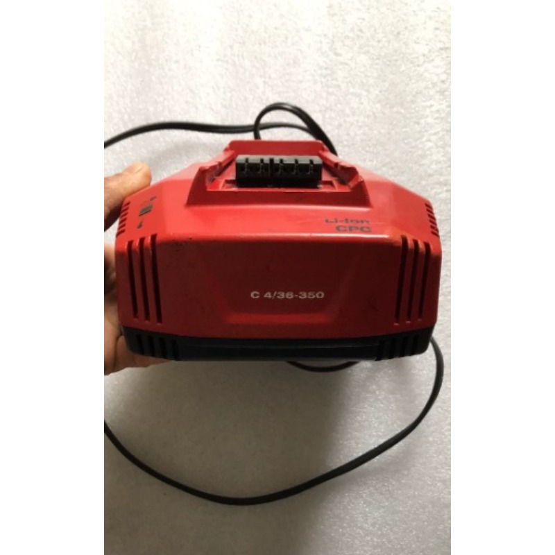 Szybka ładowarka wielonapięcio – Power Tools Station recenzja i cena